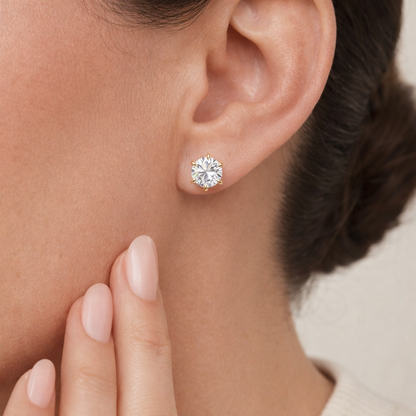 AUKSINIAI AUSKARAI SU SKAIDRIAIS AKMENIMIS