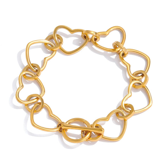 AUKSINĖ APYRANKĖ SU ŠIRDIES FORMOS DETALĖMIS